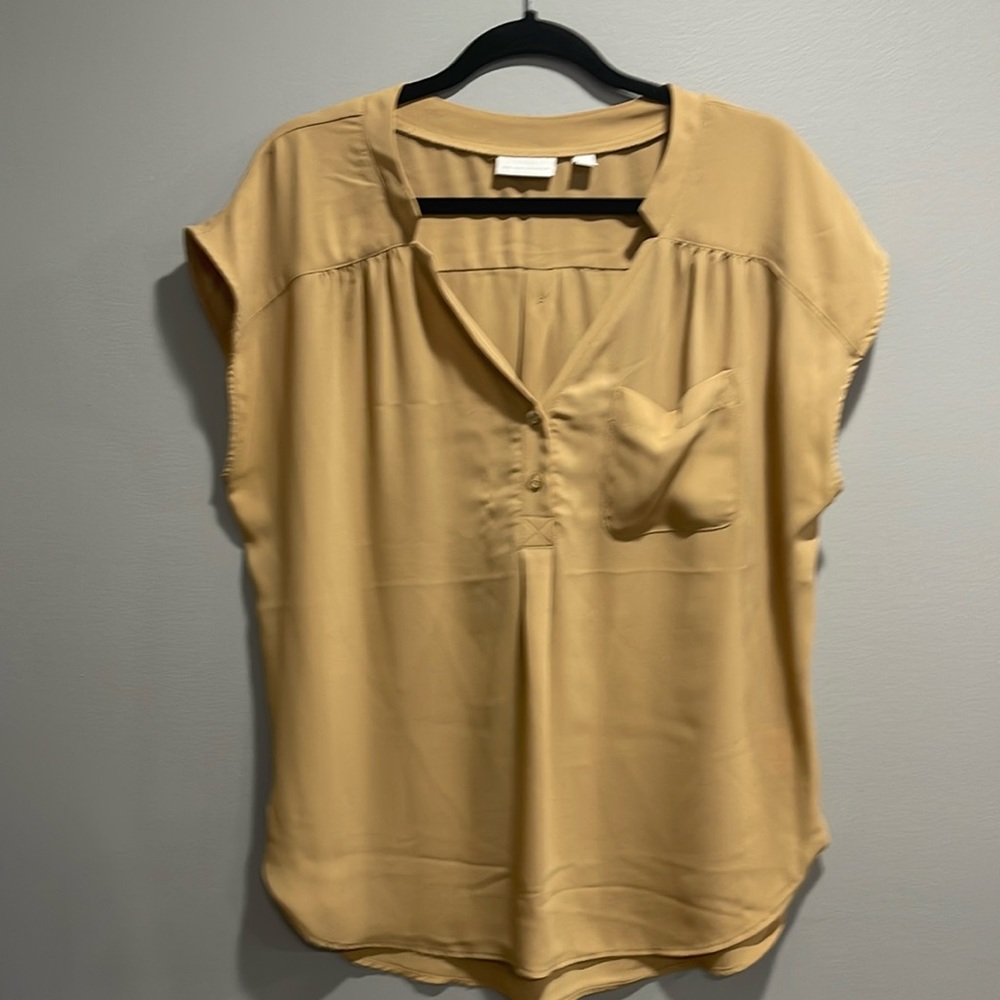 Women’s sleeveless top size L